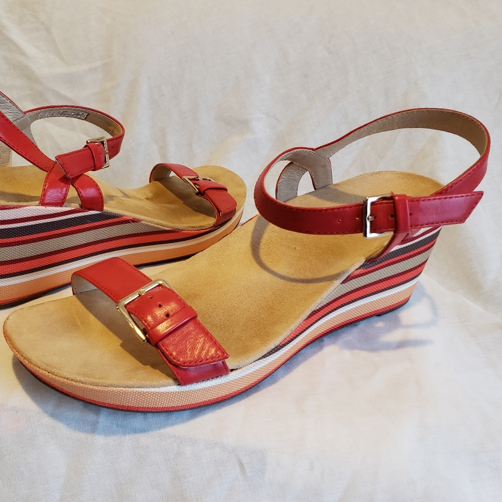 Vionic Red Womens Wedges Sz 10
